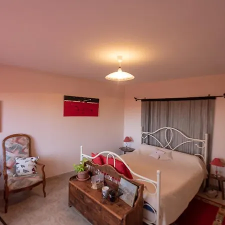 Les Trions Agnes-marcel Bed and Breakfast *